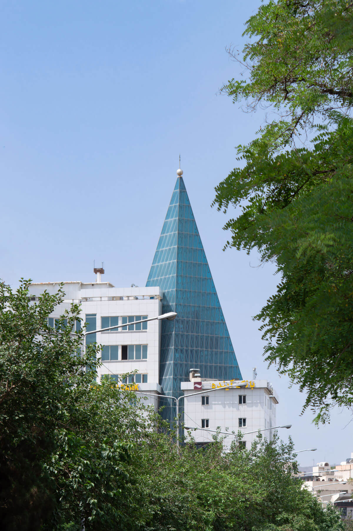 بانک آینده
